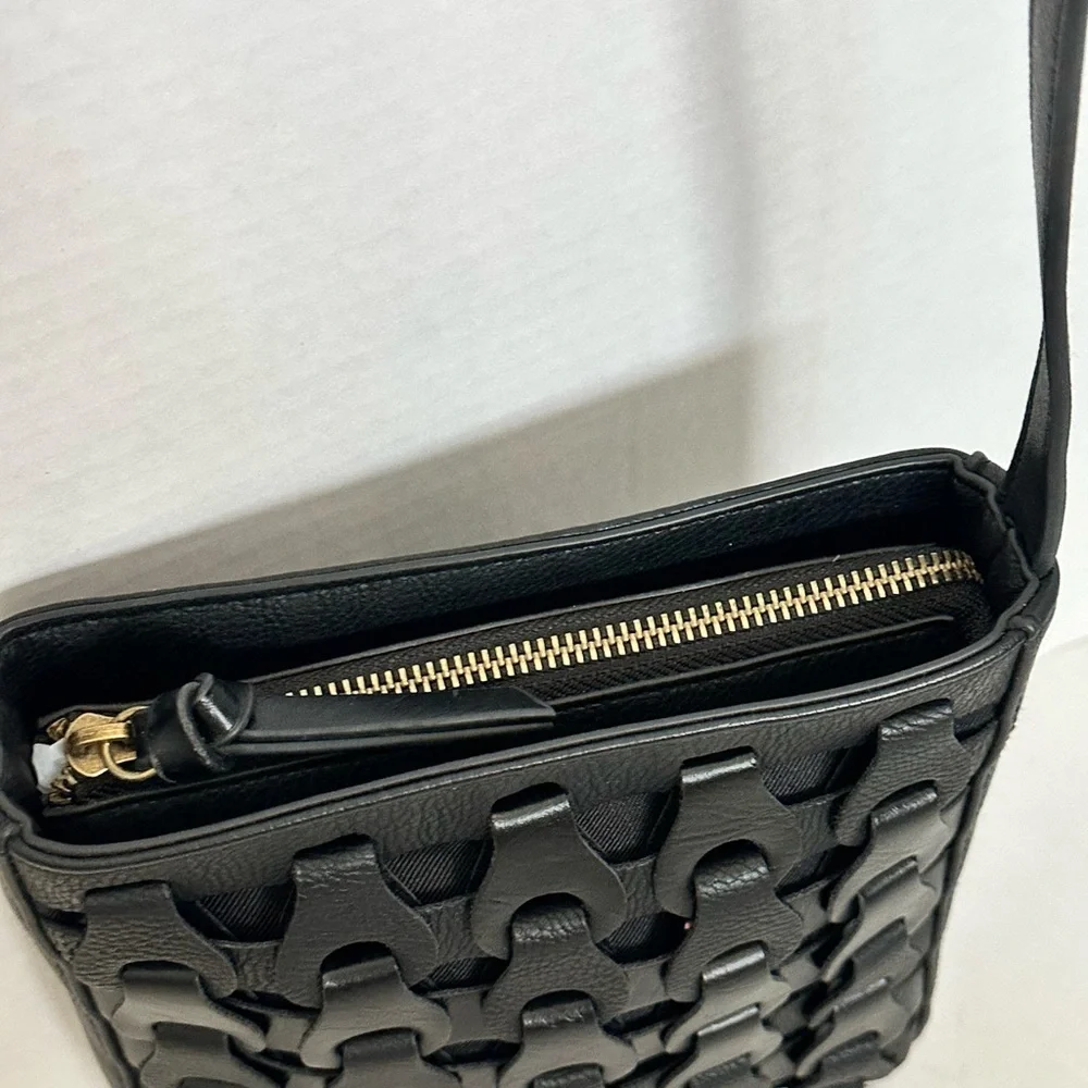 universal thread Sleek Black Leather like woven Crossbody Bag w/zipper